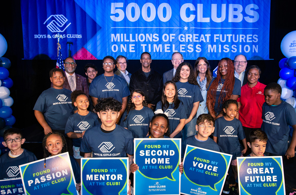 Group photo from 5000th Club celebration