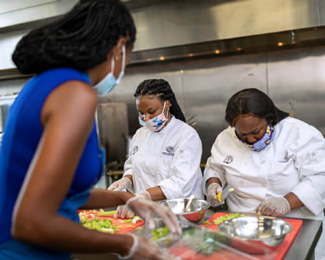 teens cooking