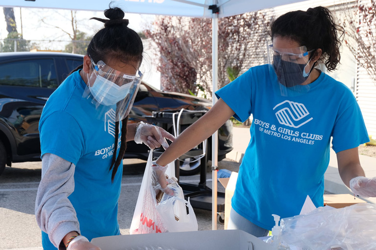 2 BGCA volunteers at vaccination site image