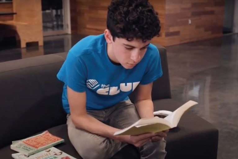 Jorge reading