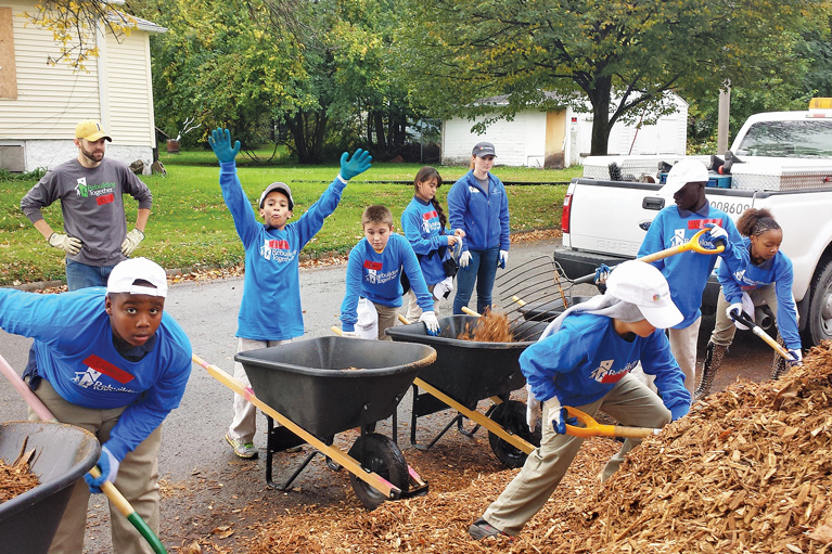 Club kids volunteering