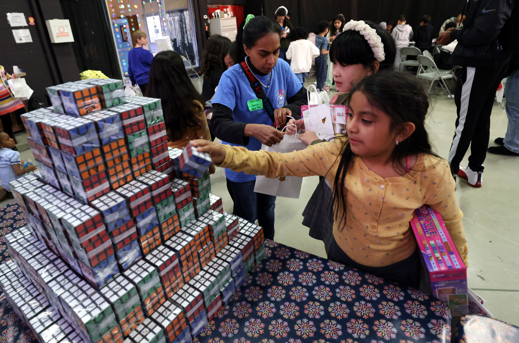 Modern Play & Old-School Toys: Benefits of Rubik’s Cubes for Kids Today